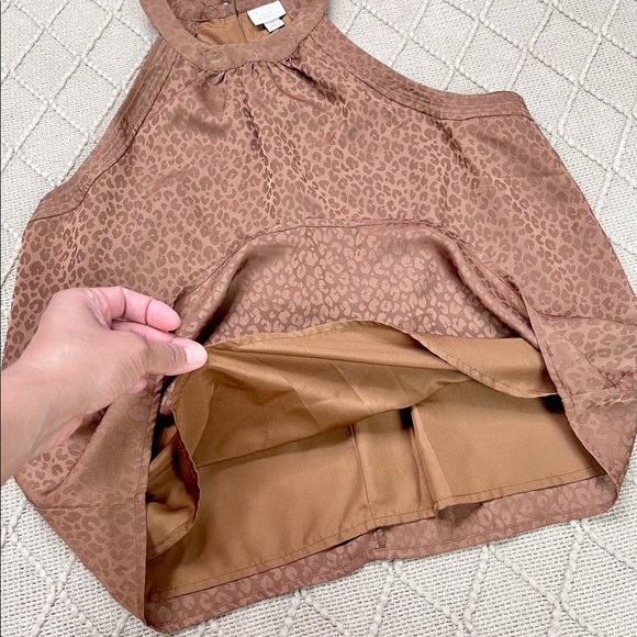 Sleeveless Halter Top - Picture 4 of 16